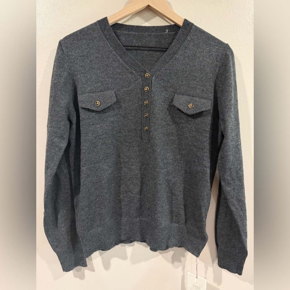Boutique Woman’s Gray Wool Blended Sweater with Button Detail Size Medium/Large